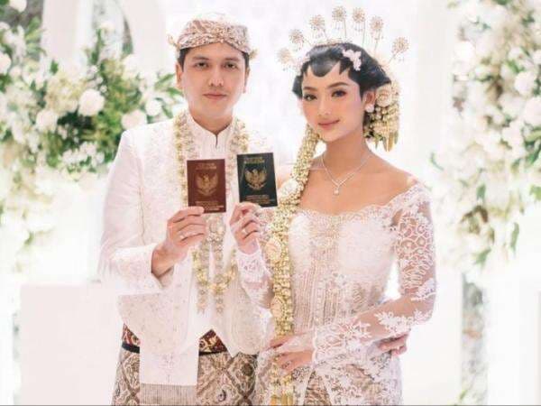 7 Artis Nikah dengan Mahar Fantastis di 2022, Pakai Mata Uang Asing dan Emas Ratusan Gram 7 Artis Nikah dengan Mahar Fantastis di 2022, Pakai Mata Uang Asing dan Emas Ratusan Gram