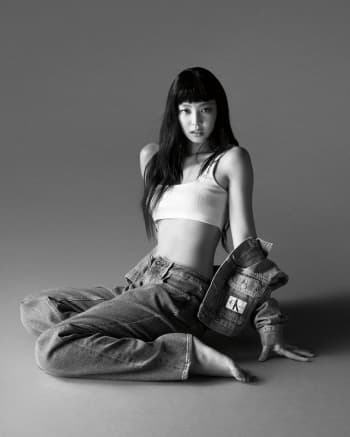 Jennie BLACKPINK Pamer Body Goal dalam Produk terbaru Calvin Klein