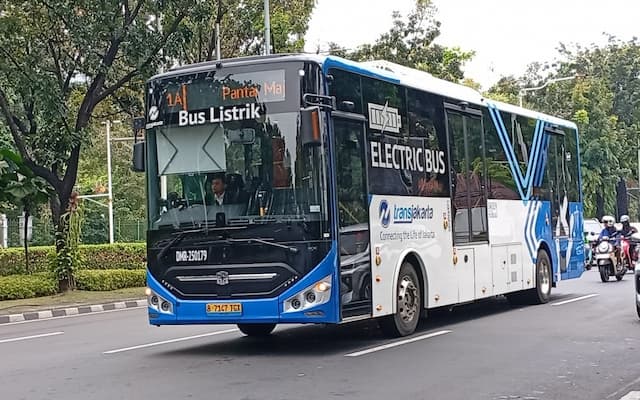 Transjakarta Operasikan Shuttle Khusus Stasiun Bekasi Timur-Bekasi Pascakecelakaan KRL Transjakarta Operasikan Shuttle Khusus Stasiun Bekasi Timur-Bekasi Pascakecelakaan KRL