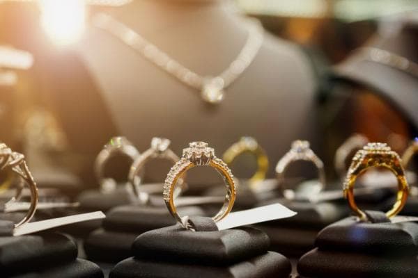 Berapa Harga Cincin Emas Tunangan 1 Gram? Simak Kisarannya Berapa Harga Cincin Emas Tunangan 1 Gram? Simak Kisarannya