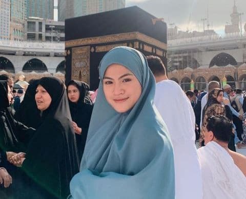 Perlengkapan Umroh Wanita untuk 9 Hari dan Estimasi Harganya