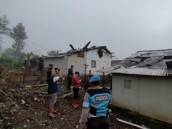 Puting Beliung Kembali Terjang Kabupaten Bandung, 16 Rumah Warga Rusak
