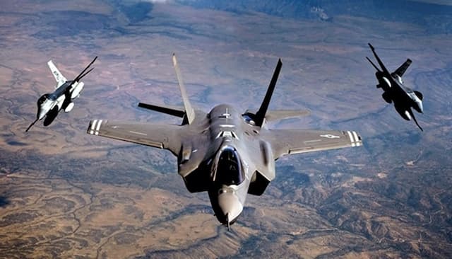 AS Cari Pilot Jet Tempur F-35 yang Ditembak Jatuh Iran AS Cari Pilot Jet Tempur F-35 yang Ditembak Jatuh Iran