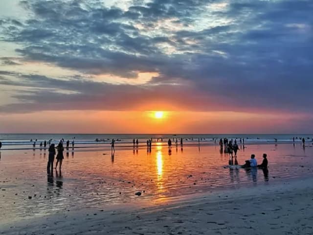 Kunjungan Turis Lokal ke Bali Turun di Libur Nataru, Menpar Ungkap Penyebabnya Kunjungan Turis Lokal ke Bali Turun di Libur Nataru, Menpar Ungkap Penyebabnya