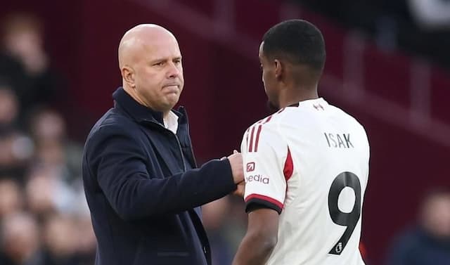 Alexander Isak Cedera Parah, Arne Slot Prediksi Waktu Comeback sang Striker Alexander Isak Cedera Parah, Arne Slot Prediksi Waktu Comeback sang Striker