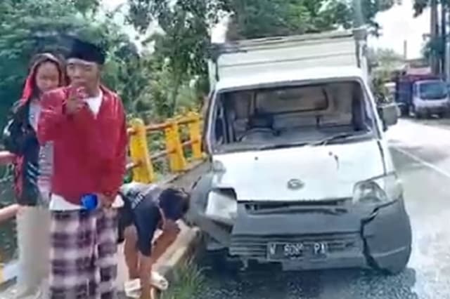 Tabrakan Beruntun 5 Kendaraan di Jalur Bondowoso–Situbondo, Sejumlah Pengendara Terluka Tabrakan Beruntun 5 Kendaraan di Jalur Bondowoso–Situbondo, Sejumlah Pengendara Terluka