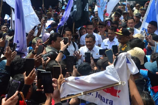 Tuntutan Dikabulkan, Buruh Bersorak UMP Jateng 2026 Naik 7,28 Persen Tuntutan Dikabulkan, Buruh Bersorak UMP Jateng 2026 Naik 7,28 Persen