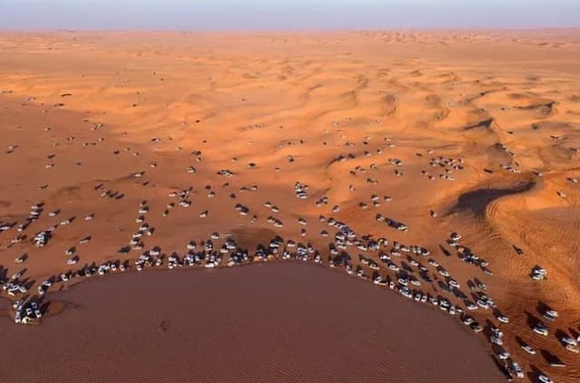 Setelah Salju, Warga Saudi Dikejutkan dengan Gurun Tandus Berubah Jadi Danau Setelah Salju, Warga Saudi Dikejutkan dengan Gurun Tandus Berubah Jadi Danau