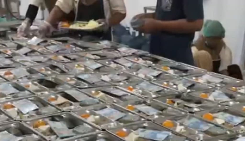 Viral Kotak MBG Berisi Uang Rp50.000 di Bangkalan, Ternyata Sedekah Juragan Tembakau Viral Kotak MBG Berisi Uang Rp50.000 di Bangkalan, Ternyata Sedekah Juragan Tembakau