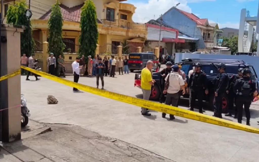 Makassar Gempar! Granat Nanas Aktif Ditemukan di Tong Sampah Masjid Kantor BPN Makassar Gempar! Granat Nanas Aktif Ditemukan di Tong Sampah Masjid Kantor BPN