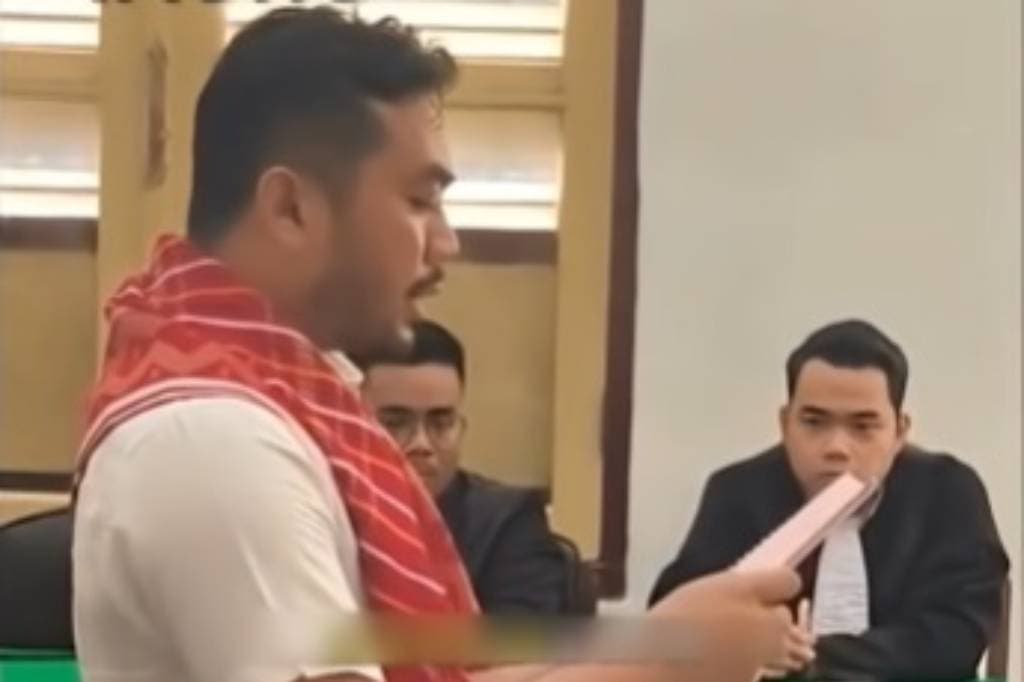 Tangis Haru Amsal Sitepu Pecah usai Divonis Bebas: Ini Kemenangan Pelaku Kreatif! Tangis Haru Amsal Sitepu Pecah usai Divonis Bebas: Ini Kemenangan Pelaku Kreatif!