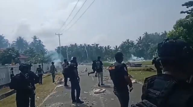Mencekam! Bentrokan Antardesa di Halmahera Tengah, 2 Tewas hingga Rumah Dibakar Mencekam! Bentrokan Antardesa di Halmahera Tengah, 2 Tewas hingga Rumah Dibakar