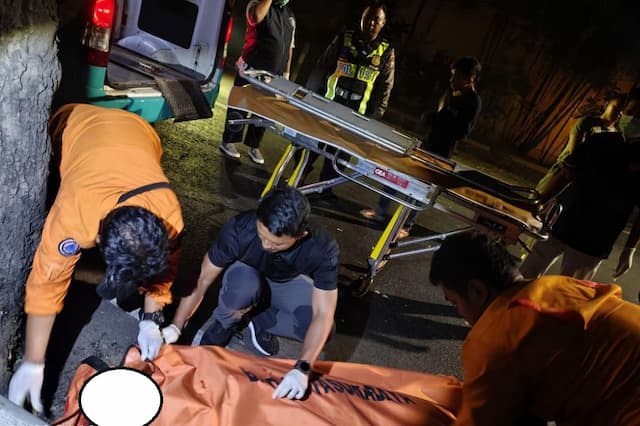 Kecelakaan di Surabaya, Pemotor Tewas Mengenaskan Ditabrak Truk Kecelakaan di Surabaya, Pemotor Tewas Mengenaskan Ditabrak Truk