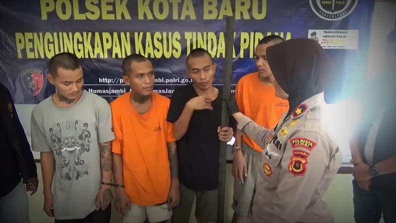 Tak Diberi Uang Saat Mengamen, 4 Anak Punk Keroyok Sopir di Jambi Tak Diberi Uang Saat Mengamen, 4 Anak Punk Keroyok Sopir di Jambi