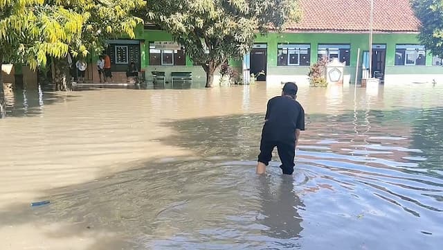 Banjir Rendam SD di Klaten, Siswa Diliburkan Banjir Rendam SD di Klaten, Siswa Diliburkan
