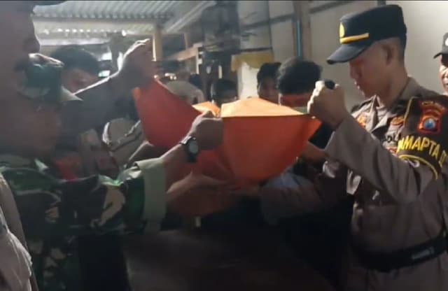 Polisi Selidiki Wanita Tewas di Tulungagung, Luka Sayat di Leher dan Gigitan di Tangan Polisi Selidiki Wanita Tewas di Tulungagung, Luka Sayat di Leher dan Gigitan di Tangan