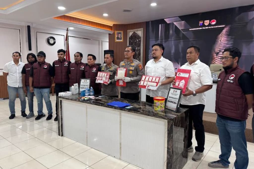Polisi Bongkar Jaringan Narkoba di Kutai Kartanegara, Sita Sabu 1,5 Kg Polisi Bongkar Jaringan Narkoba di Kutai Kartanegara, Sita Sabu 1,5 Kg