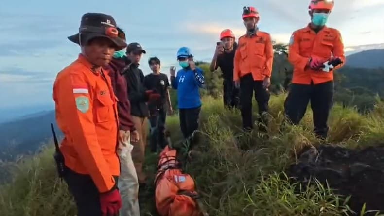5 Pendaki Gunung Monrolo Maros Tersambar Petir, 1 Orang Tewas 5 Pendaki Gunung Monrolo Maros Tersambar Petir, 1 Orang Tewas