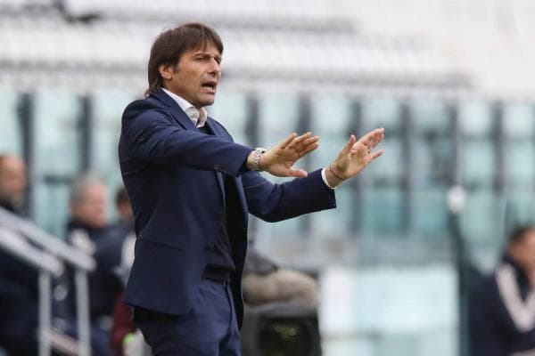 Antonio Conte Resmi Latih Napoli