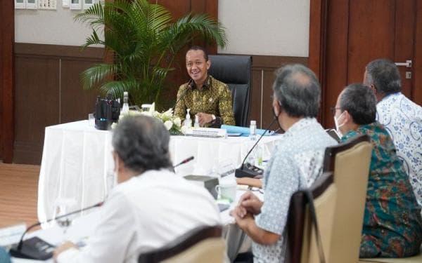 Putra Papua Bahlil Lahadalia jadi Menteri ESDM Baru, Inilah Rincian Gajinya!