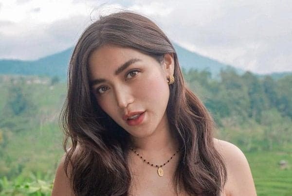 Wadaw, Jessica Iskandar Pakai Tank Top Bertali Tipis ke Acara Sekolah Anak Wadaw, Jessica Iskandar Pakai Tank Top Bertali Tipis ke Acara Sekolah Anak
