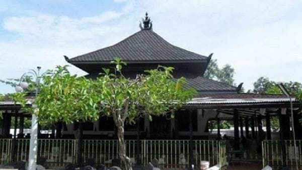 Deretan Peninggalan Kerajaan Demak, Ada Kolam Wudhu hingga Pintu Bledeg Deretan Peninggalan Kerajaan Demak, Ada Kolam Wudhu hingga Pintu Bledeg