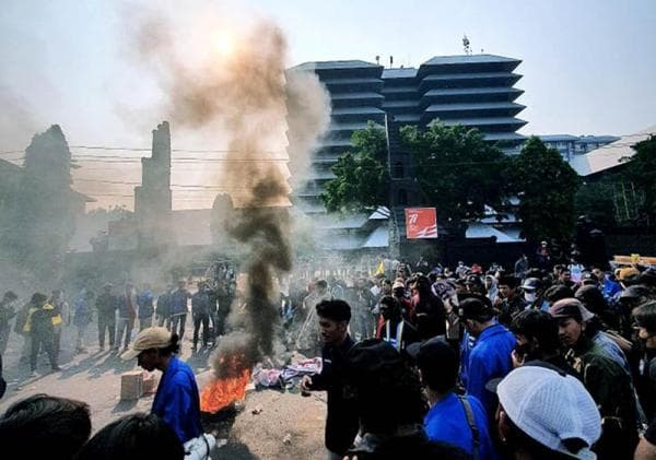 Kawal Putusan MK, Mahasiswa hingga Aliansi Masyarakat Semarang Turun ke Jalan Hari Ini