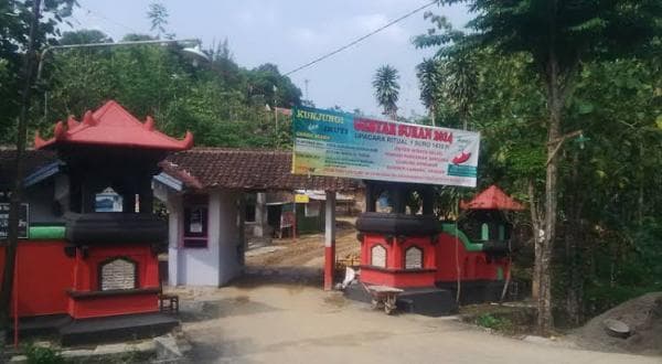 Menguak Ritual Seks di Gunung Kemukus untuk Mencari Pesugihan Menguak Ritual Seks di Gunung Kemukus untuk Mencari Pesugihan