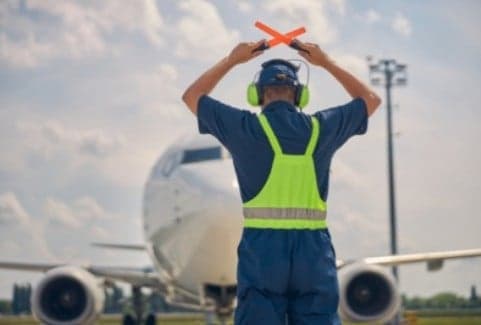 Ngeri! Petugas Bandara Tersedot Mesin Pesawat, Tubuh Hancur Tercabik Baling-baling