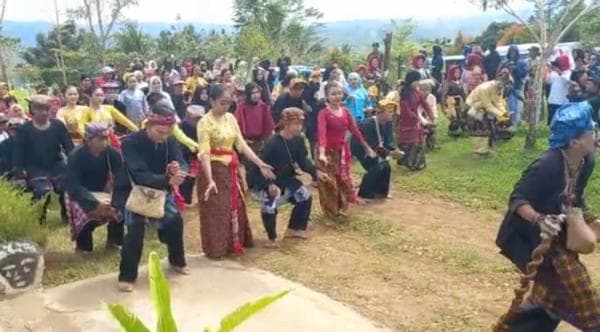 Lestarikan Kesenian Tradisional, Banyumas dan Subang Kolaborasi Pentaskan Tari Lengser dan Ronggeng