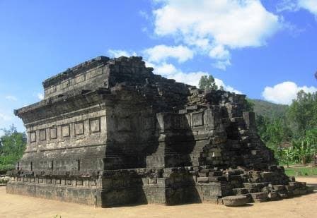 Candi Sanggrahan Diduga Dilewati Jenazah Gayatri Rajapadmi