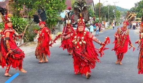 7 Tradisi Suku Minahasa yang Populer, Nomor 1 Bikin Macet Parah 7 Tradisi Suku Minahasa yang Populer, Nomor 1 Bikin Macet Parah