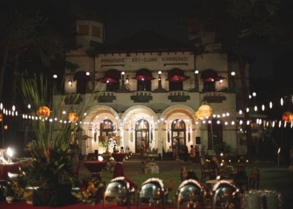 Rasakan Suasana Natal Berbeda di Tugu Kunstkring Paleis Bertema "Christmas Village" Rasakan Suasana Natal Berbeda di Tugu Kunstkring Paleis Bertema "Christmas Village"