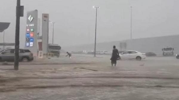 Banjir Bandang Terjang Arab Saudi, Sekolah dan Jalan Tol Ditutup