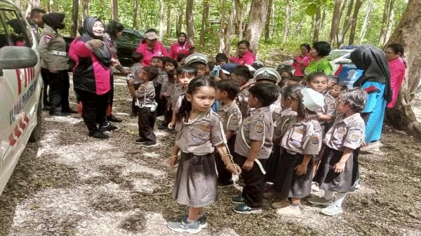 Anak TK Bhayangkari Kemala 03 Kefamenanu Diajak Kenali Lingkungan Hutan Wisata Oeluan Anak TK Bhayangkari Kemala 03 Kefamenanu Diajak Kenali Lingkungan Hutan Wisata Oeluan