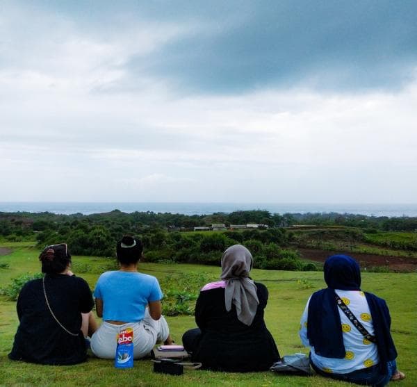 Bukit Teletubbies, Pesona Keindahan Alam Garut di Kawasan Pantai Sayang Heulang