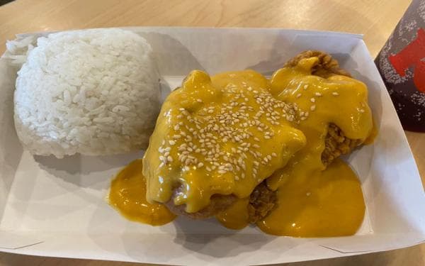 KFC Hadirkan Menu Baru Ayam Goreng Dibalur Saus Keju