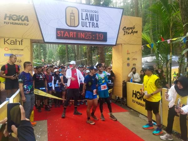 Kibarkan Bendera Putih, Ganjar Pranowo Gagal Taklukan Kompetisi Lari Siksorogo Lawu