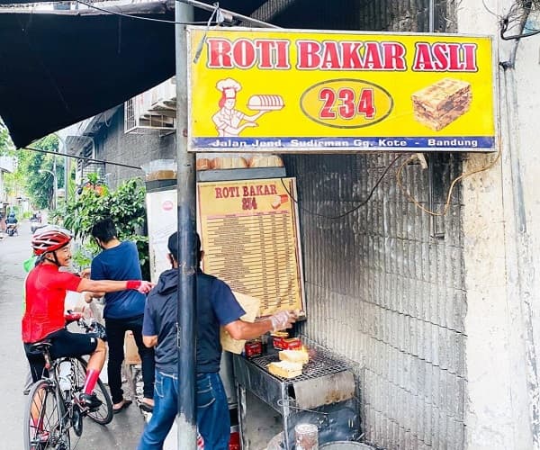 Paling Legend, Inilah 3 Toko Roti Bakar Tertua di Bandung yang Wajib Dinikmati