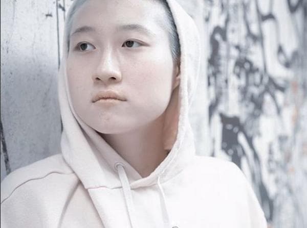 Terlihat Antre Makanan Gratis, Ini Dia Sederet Fakta Anak Perempuan Jackie Chan! Terlihat Antre Makanan Gratis, Ini Dia Sederet Fakta Anak Perempuan Jackie Chan!