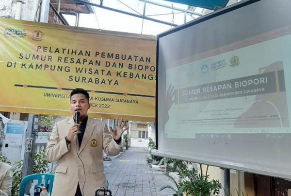 LPPM UWKS Latih Keterampilan Mitigasi Banjir Kepada Warga Kampung Wisata Kebrangsen Surabaya