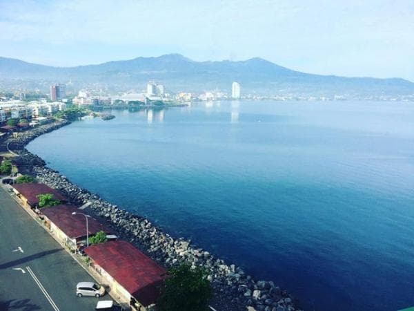 Review Pantai Boulevard Manado, Lokasi Wisata Sekaligus Kawasan Bisnis Populer di Sulawesi Utara