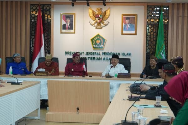 Menteri Agama Serahkan 33 Surat Keputusan Professor Baru, Berikut Daftarnya