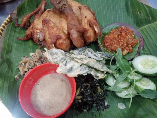 Sensasi Kuliner Bernuansa Pedesaan di Kandang Ingkung Karanganyar