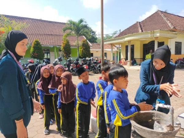 BEM FIB UB Gelar Kegiatan Sosial Pengembangan Potensi Desa dan Pendidikan di Malang