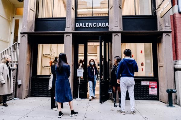 Siapa Pemilik Balenciaga, Brand Mewah dengan Produk Fashion Nyeleneh