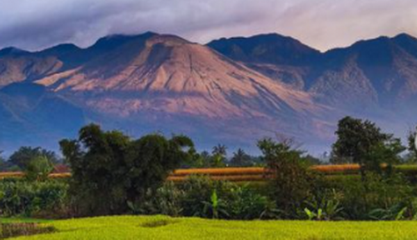 Kisah Misteri Gunung Guntur Mulai Batu Menangis hingga Banyak Pendaki Hilang Saat Mendaki