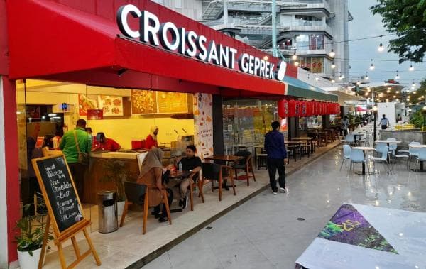 Croissant Geprek Buka Gerai di dBoulevard WTC Surabaya, Tempat dan Rasanya Dijamin Bikin Ketagihan