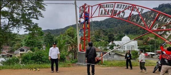 Hoak! Video Viral Gerbang Kantor Kecamatan Campaka Cianjur Roboh, Ini Faktanya