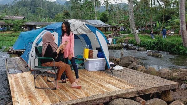 Suguhkan Pemandangan Pedesaan, Berikut Harga Camping Ground di Wisata Mata Air Cimincul Subang